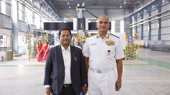 Mr.-Ganesh-Ramesh-Nibe-with-Chief-of-the-Naval-Staff-Mr.-Radhakrishnan-Hari-Kumar